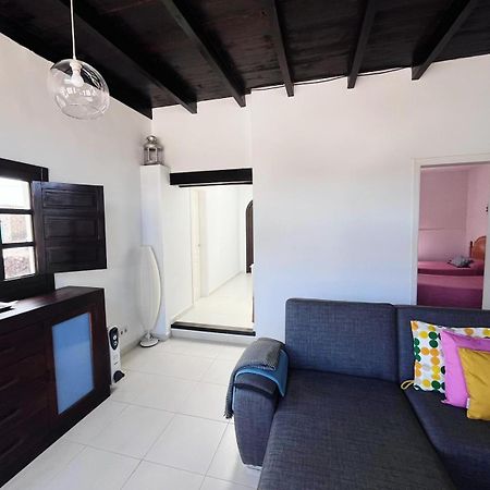 Villa Campo Y Lava à Tías Extérieur photo