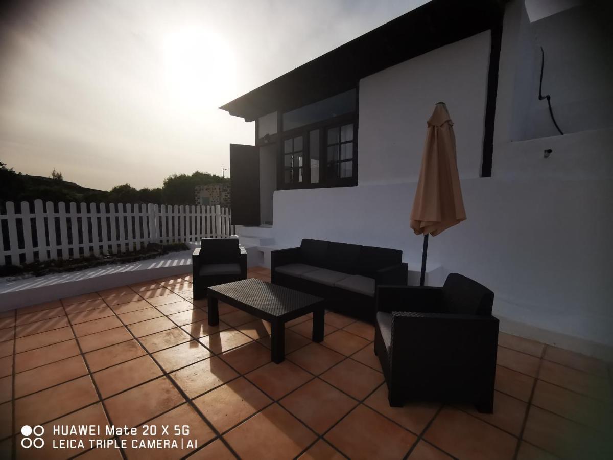 Villa Campo Y Lava à Tías Extérieur photo