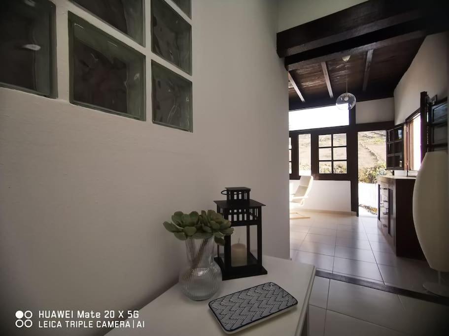 Villa Campo Y Lava à Tías Extérieur photo