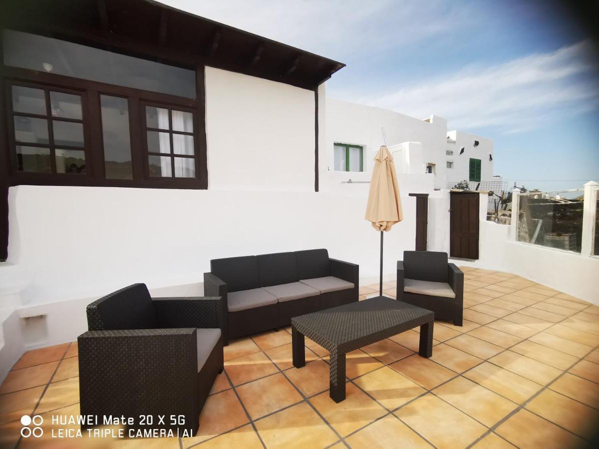 Villa Campo Y Lava à Tías Extérieur photo