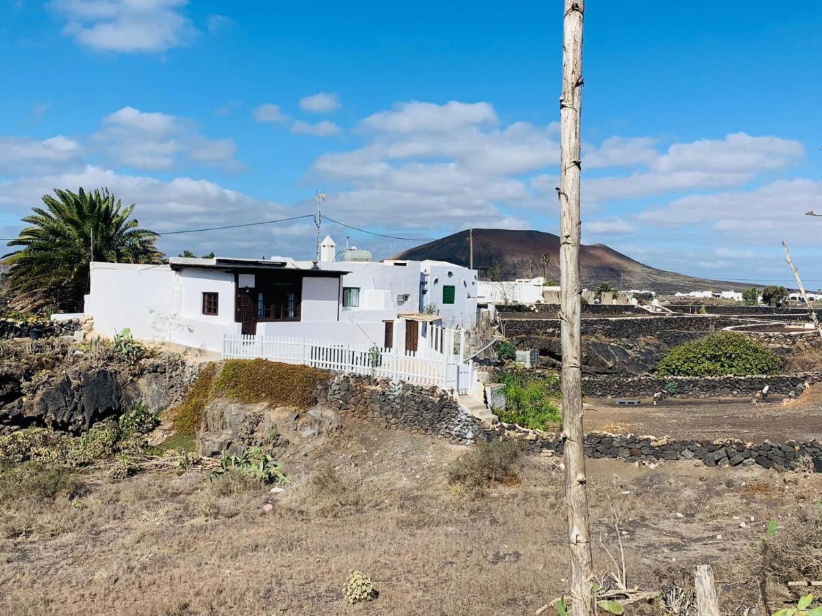 Villa Campo Y Lava à Tías Extérieur photo