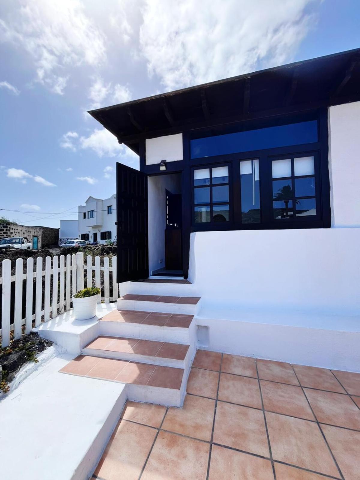 Villa Campo Y Lava à Tías Extérieur photo
