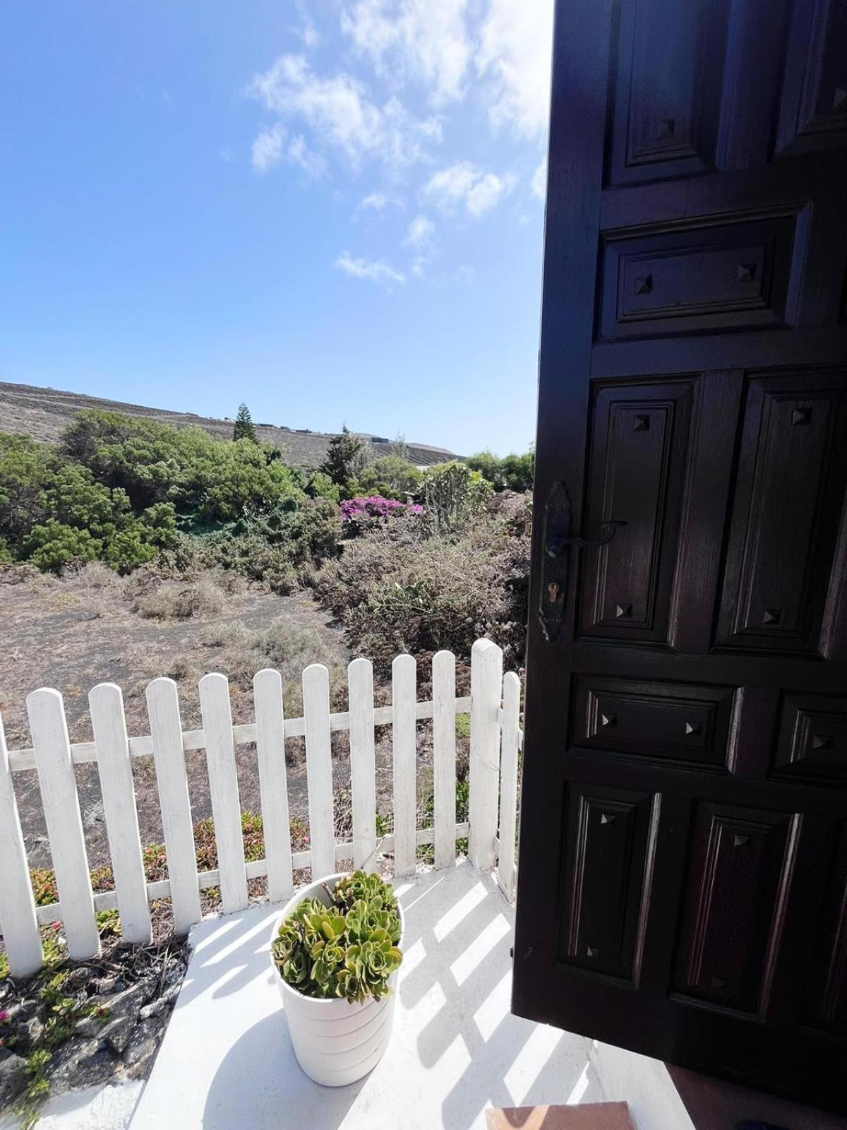 Villa Campo Y Lava à Tías Extérieur photo